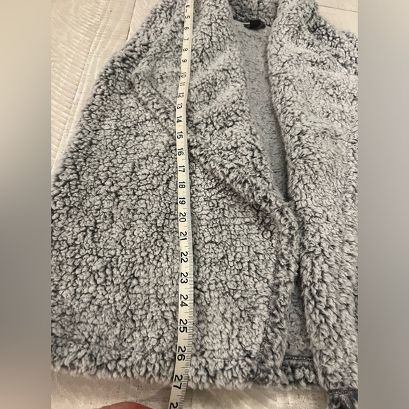 Women’s Eddie Bauer Women's Fireside Plush Sherpa 
Vest in Grey Size Small NWT - Picture 5 of 9